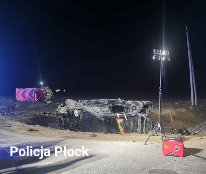 Śmiertelny wypadek pod Płockiem. Dachowanie BMW zakończyło się śmiercią 14-latki
