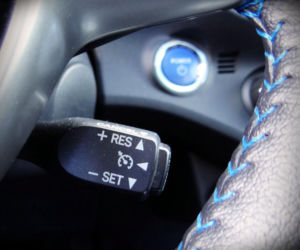 Toyota Yaris Hybrid 100