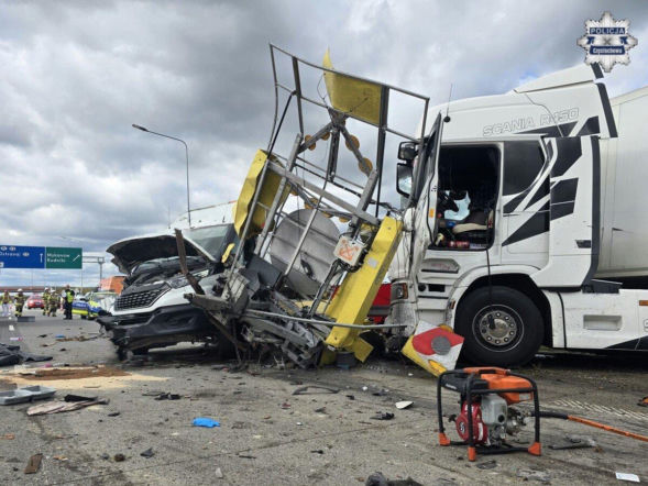 Tragedia na A1. Zginęły cztery osoby. Szokujące informacje o kierowcy Scanii  