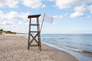Sinice Niechorze. Czy w Niechorzu można się kąpać 31.07? Flaga, warunki pogodowe