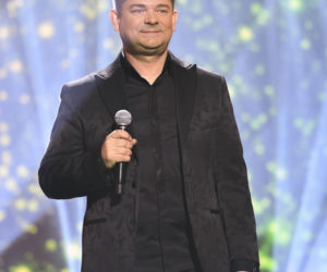Tak Zenon Martyniuk zmieniał się przez lata. Na początku kariery nosił zupełnie inną fryzurę