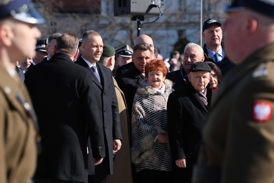 Rocznica katastrofy smoleńskiej. Prezydent Nawrocki uczcił pamięć zmarłych