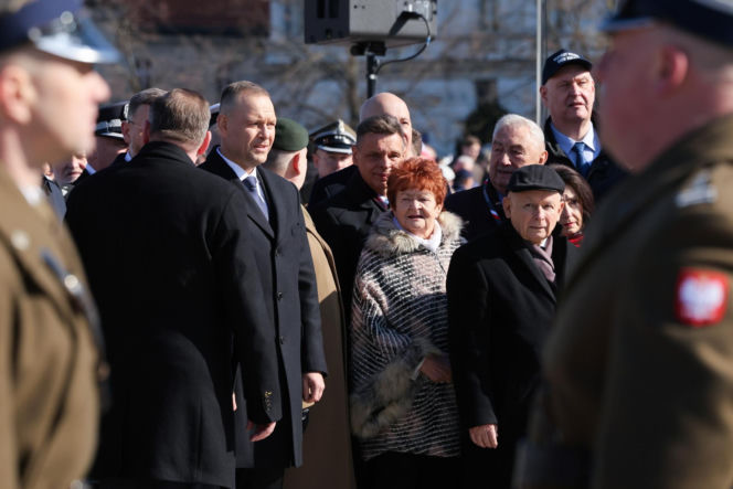 Rocznica katastrofy smoleńskiej. Prezydent Nawrocki uczcił pamięć zmarłych