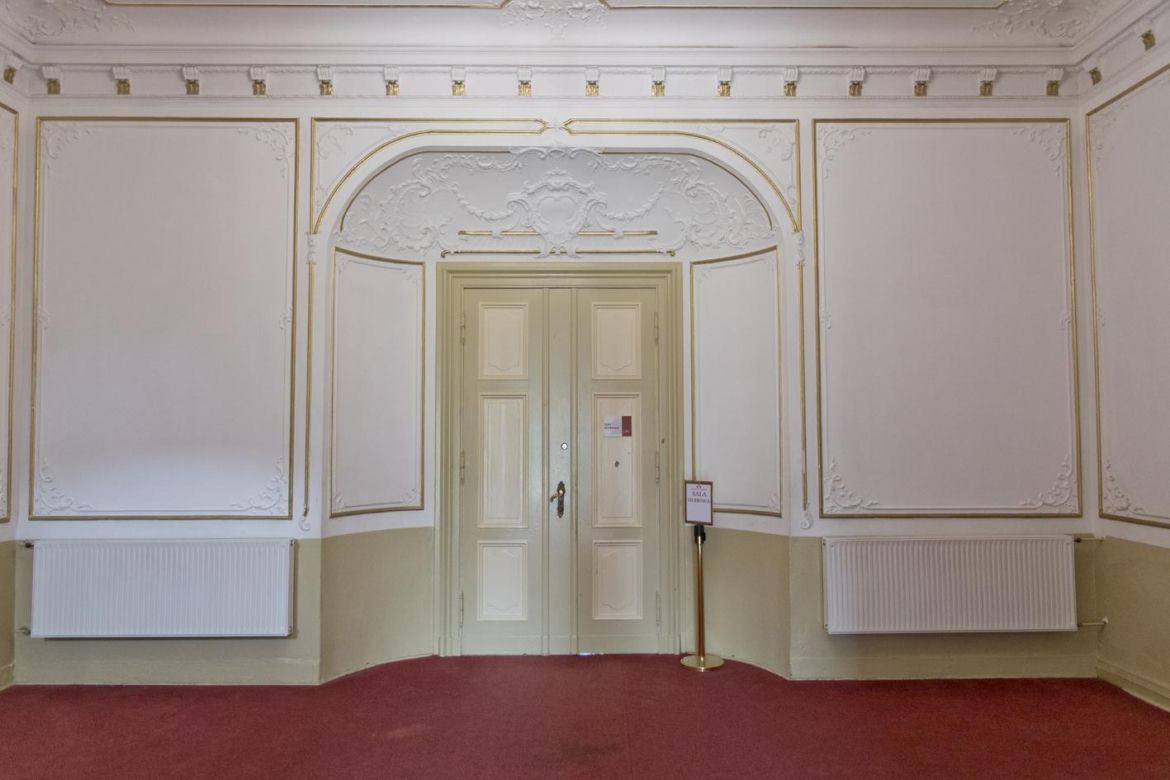 Metamorfoza Zamku w Mosznej. Z sanatorium w bajkowy hotel - tak przez lata zmieniał się jeden z najbardziej czarujących budynków w Polsce