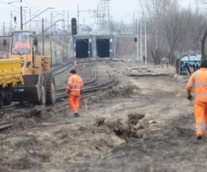 Udrażniają bocznicę kolejową prowadzącą do szpitala przy Szaserów