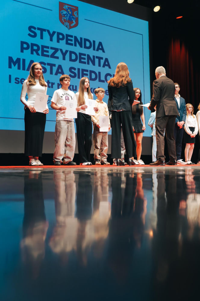 Najzdolniejsi uczniowie odebrali stypendia Prezydenta Miasta Siedlce