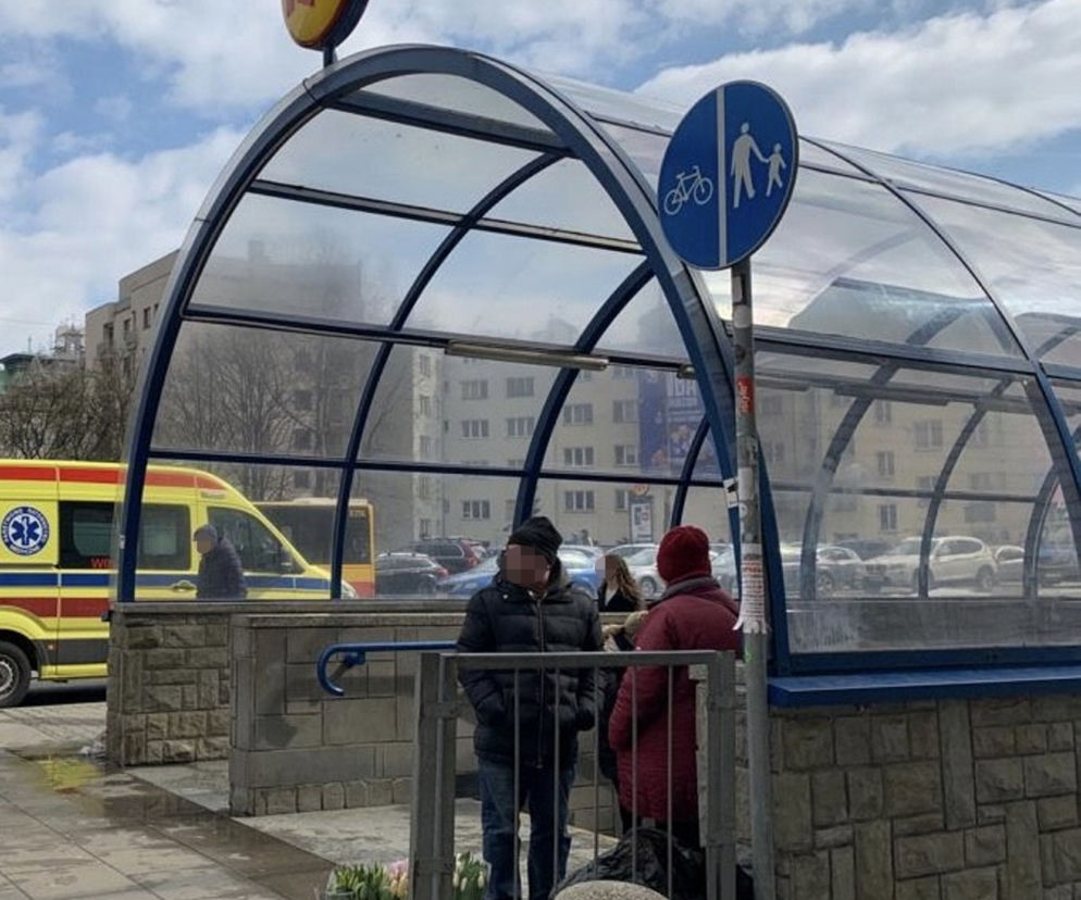Tragedia na stacji metra Politechnika. Mężczyzna rzucił się pod pociąg