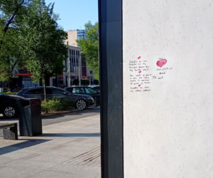 Wyznaje miłość Ewie na ulicach Szczecina. Zakochany desperat? Artysta? A może zwykły wandal?