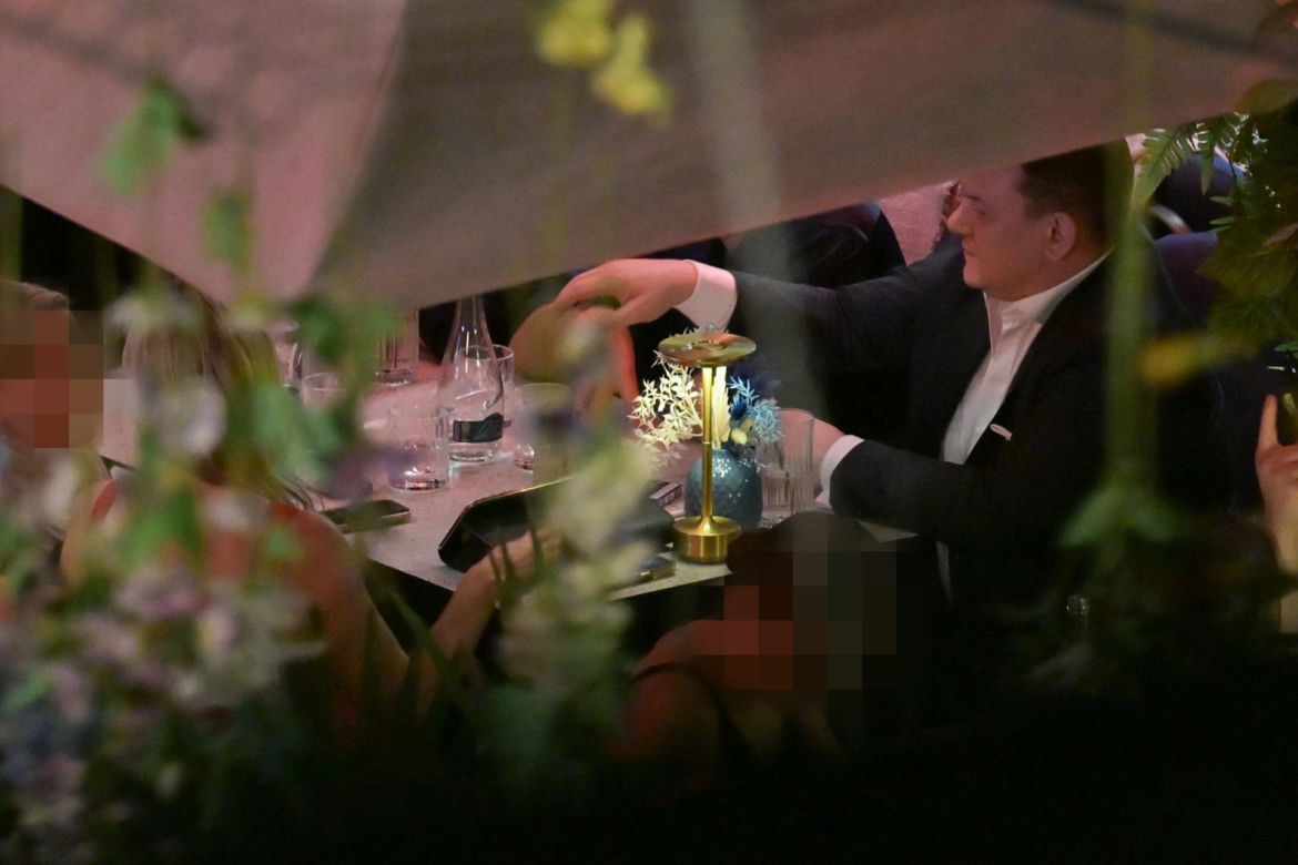 Joanna Krupa w objęciach Dominika Tarczyńskiego.