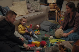 M jak miłość odc. 1930. Paweł (Rafał Mroczek), Antoś (Mikołaj Jankowski), Agnes (Amanda Mincewicz)