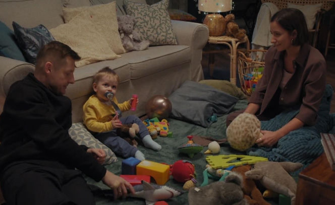 M jak miłość odc. 1930. Paweł (Rafał Mroczek), Antoś (Mikołaj Jankowski), Agnes (Amanda Mincewicz)