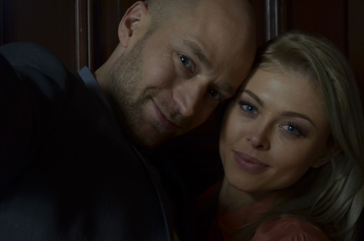 Pierwsza miłość. Jowita (Joanna Opozda), Ted (Sindre Sandemo)