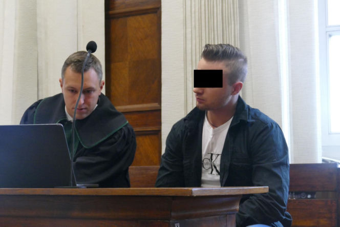 Wypchnął Olę z okna, bo nie chciała do niego wrócić. Drzewa uratowały jej życie