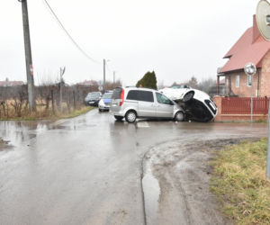 Wypadek W Tarnobrzegu! Dwie osoby trafiły do szpitala! [ZDJĘCIA]