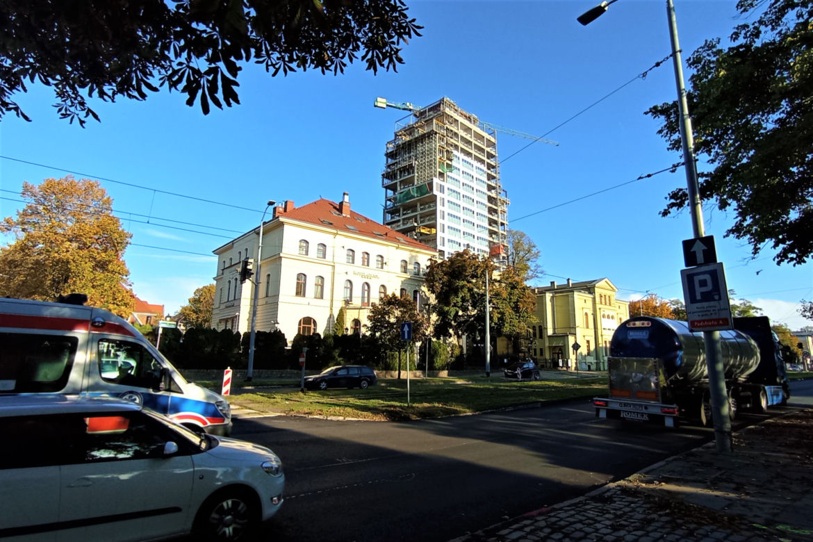 Dawny wieżowiec TVP zmienia się w apartamentowiec
