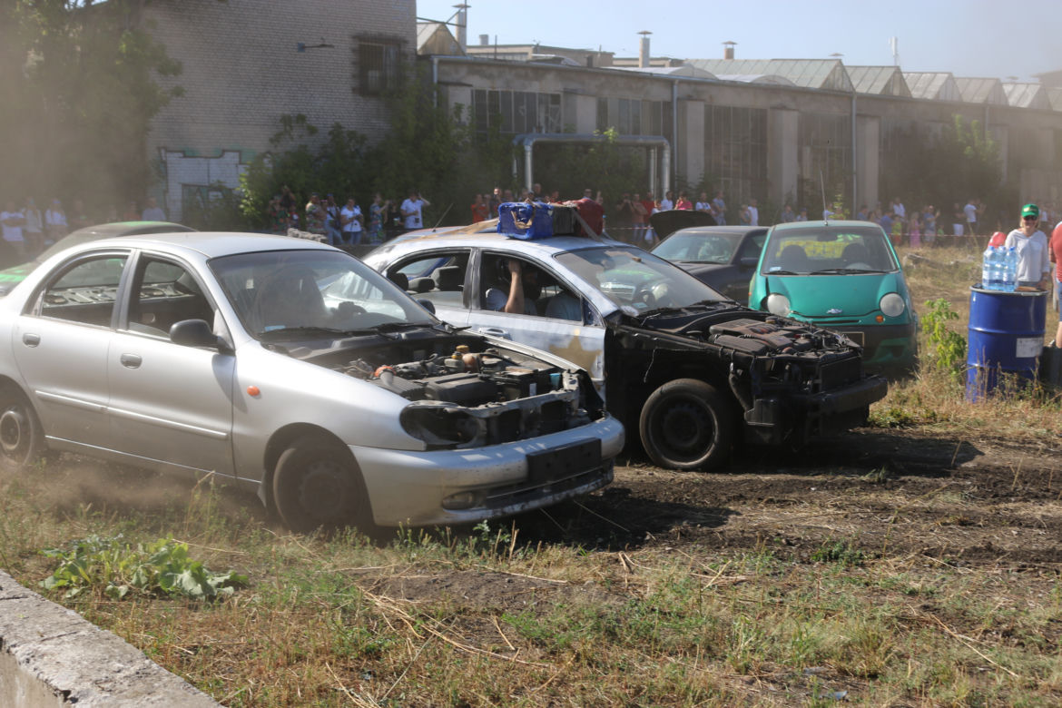 Charytatywny Wrak Race. Andrzej z Plutycz i Adam Kraśko zbierali pieniądze dla chorej Dominiki