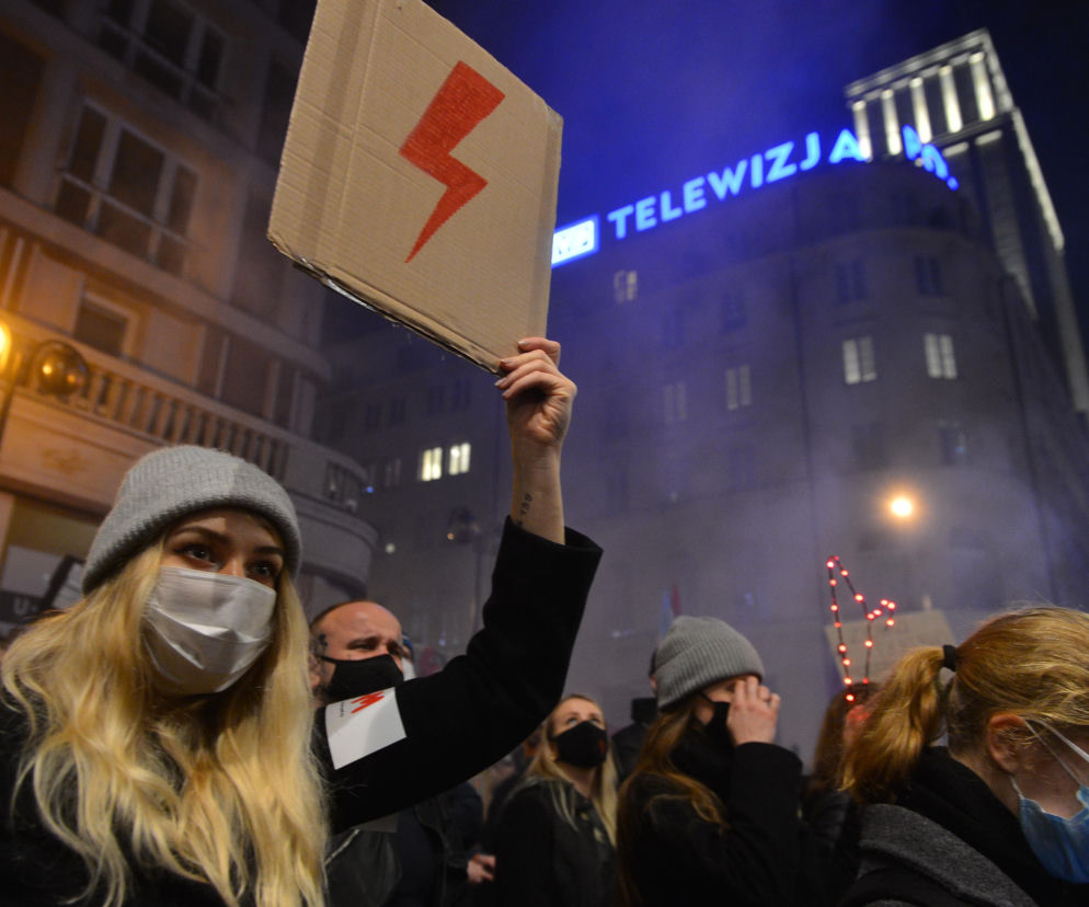 Strajk Kobiet. MASOWA demonstracja w Warszawie, kobiety ogłosiły miejsce i termin