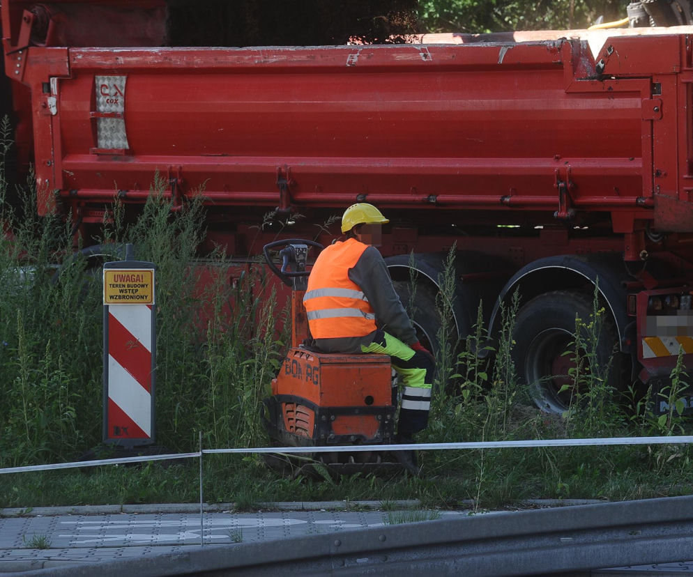Kierowcy wściekli w korku a na budowie pusto