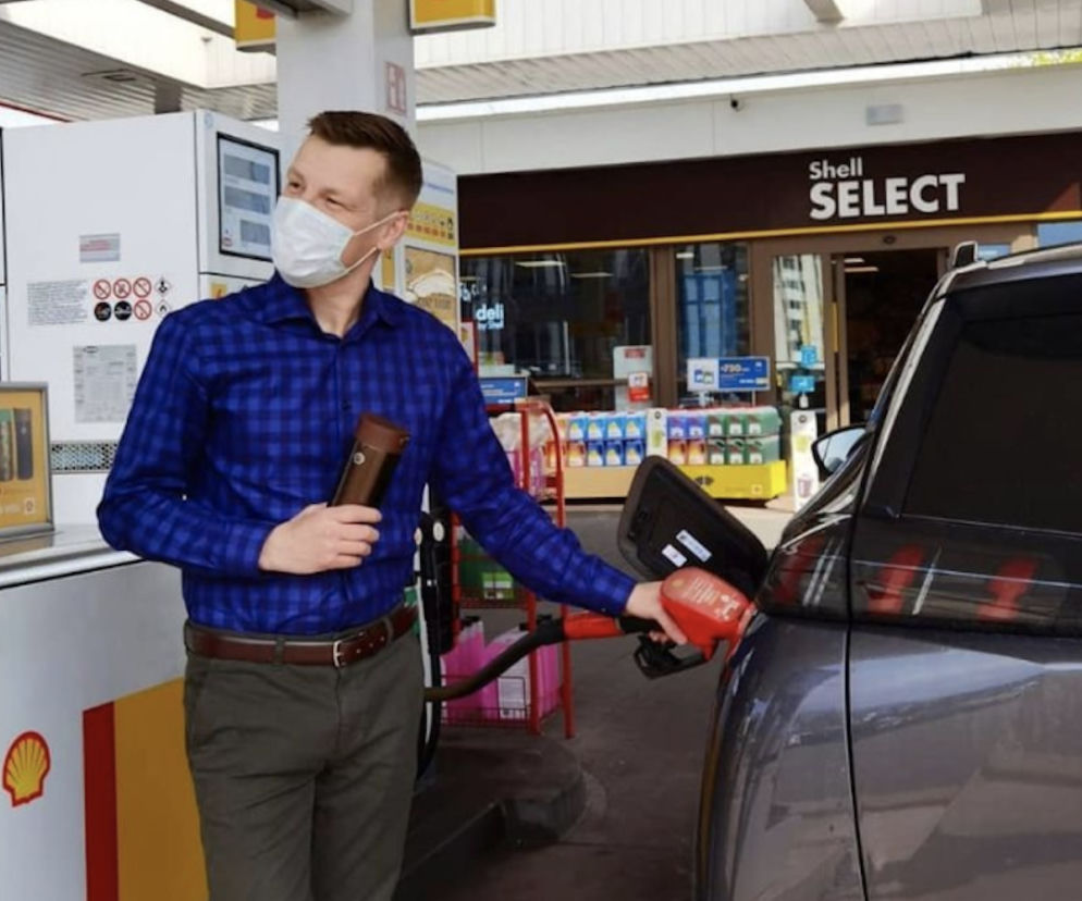 Marcin Mroczek jeździ Peugeotem 5008