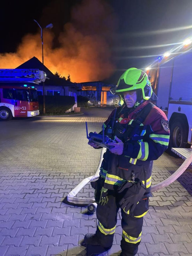 Pożar hal produkcyjnych w Bramkach