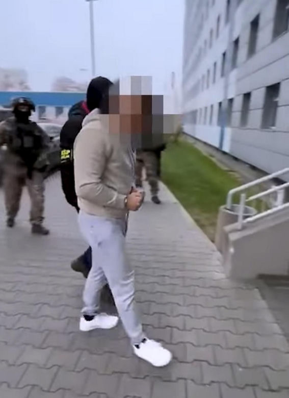 Skrępowali Zygmunta i uduszony. Sprawcy splądrowali jego mieszkanie. Wpadli po 19 latach