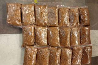 SZOK!!! Miał prawie 50 kilogramów nielegalnego tytoniu! Bez wstydu zmierzał na bazar [ZDJĘCIA]