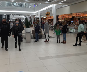 Poznańska Plaza przed zamknięciem! Tłumy poznaniaków na zakupach!