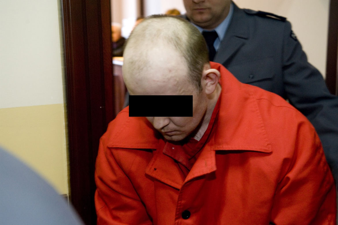Kazałem się jej rozebrać i zrobiłem to z nią. Zadawałem ciosy nożem. Nie chciałem zabić