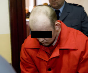 Kazałem się jej rozebrać i zrobiłem to z nią. Zadawałem ciosy nożem. Nie chciałem zabić