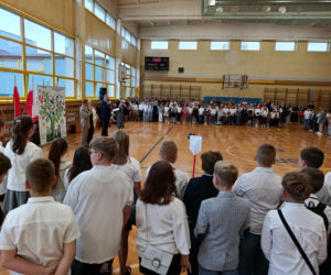 Koniec laby! Uczniowie wrócili do szkół. „Stres, bo sprawdziany”, ale jest też radość