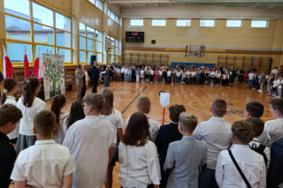 Koniec laby! Uczniowie wrócili do szkół. „Stres, bo sprawdziany”, ale jest też radość