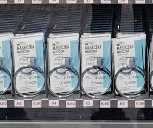 Automat z maseczkami i żelem antybakteryjnym w Warszawie