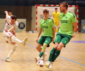 Rekord wygrywa w Lesznie 2:1