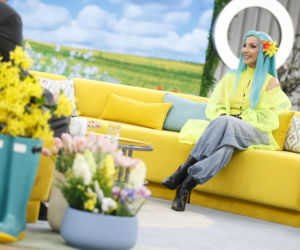 Cleo w niebieskich włosach