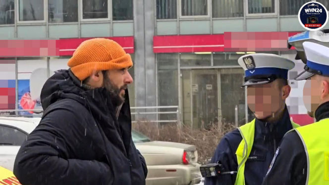 Znany aktor świadkiem kraksy w al. Niepodległości. BMW roztrzaskało zaparkowane auta