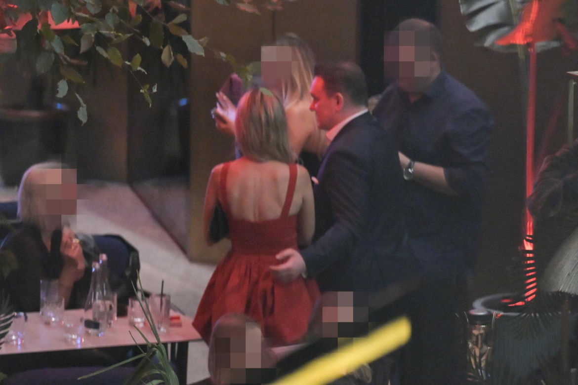 Joanna Krupa w objęciach Dominika Tarczyńskiego.