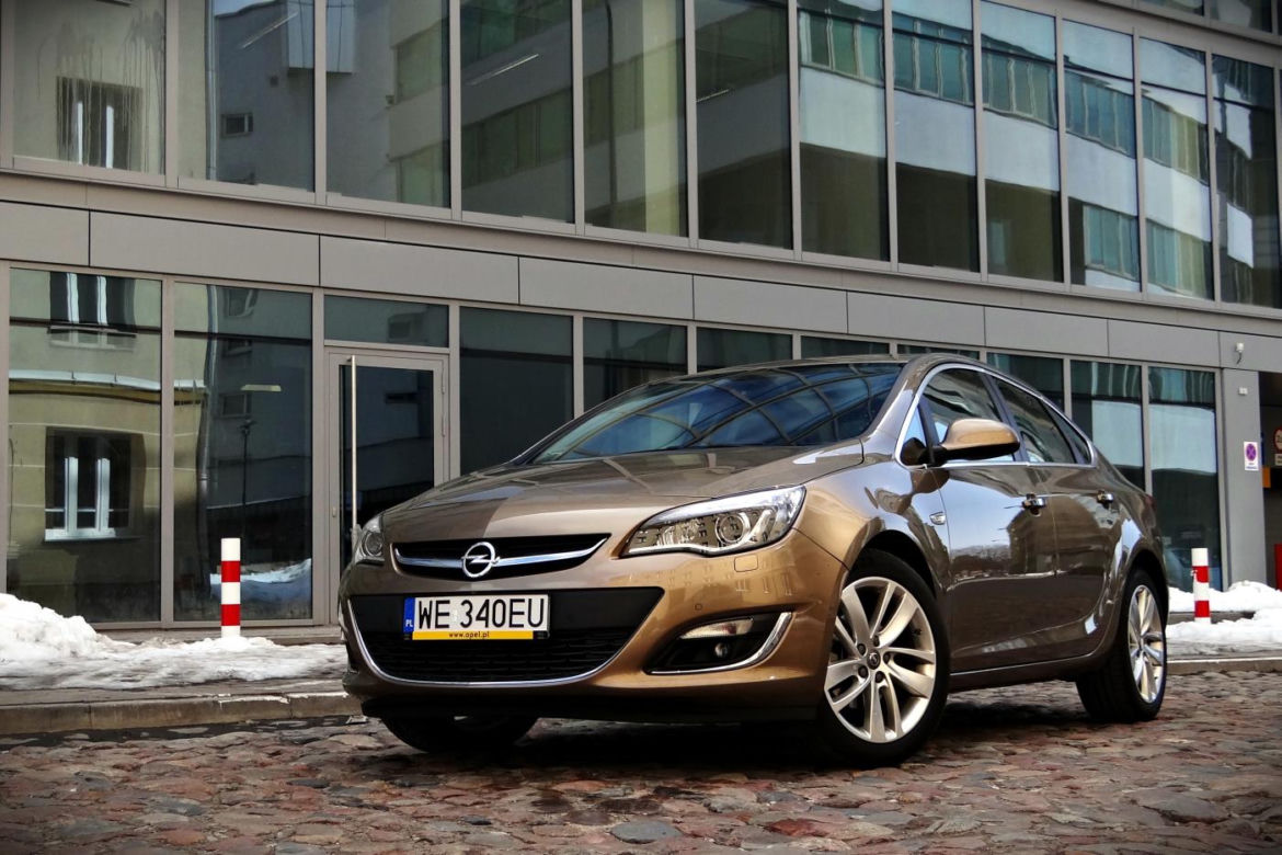 Opel Astra Sedan (Astra J)