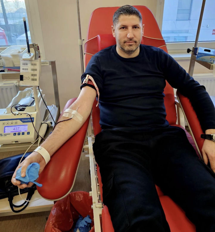 Prawie 30 lat pomaga innym. Poznański policjant oddał już ponad 60 litrów krwi