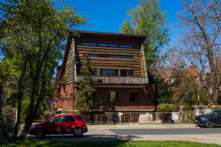 Z Japonii na Podhale - przez Żoliborz. Dom olimpijczyka i architekta Wojciecha Zabłockiego, hołd dla cieśli
