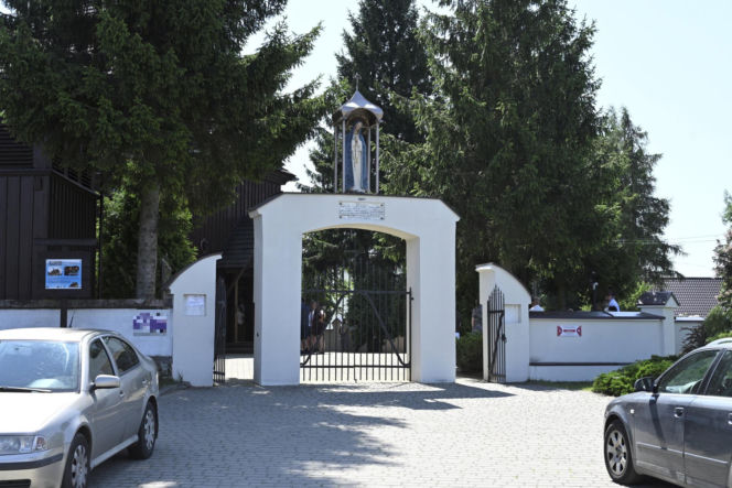 Tak zmienił się kościół z kultowego Rancza. Aktorzy zbierali na remont