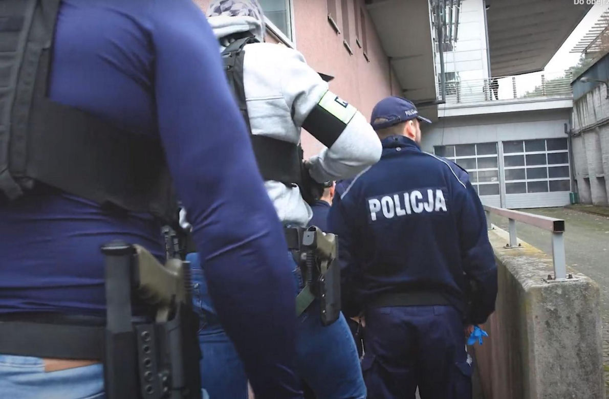 „Belmondziak” w rękach policji. Przez dwa lata ukrywał się za granicą. Zatrzymali go Łowcy Cieni