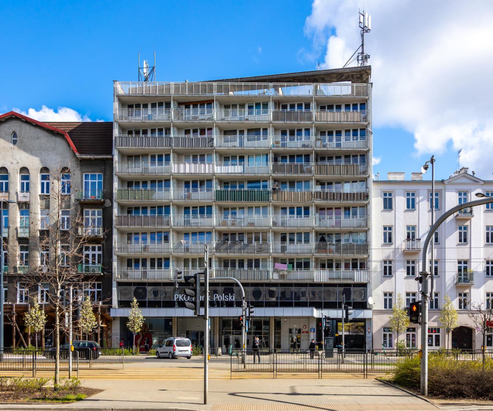 Blok przy Targowej 42 w Warszawie