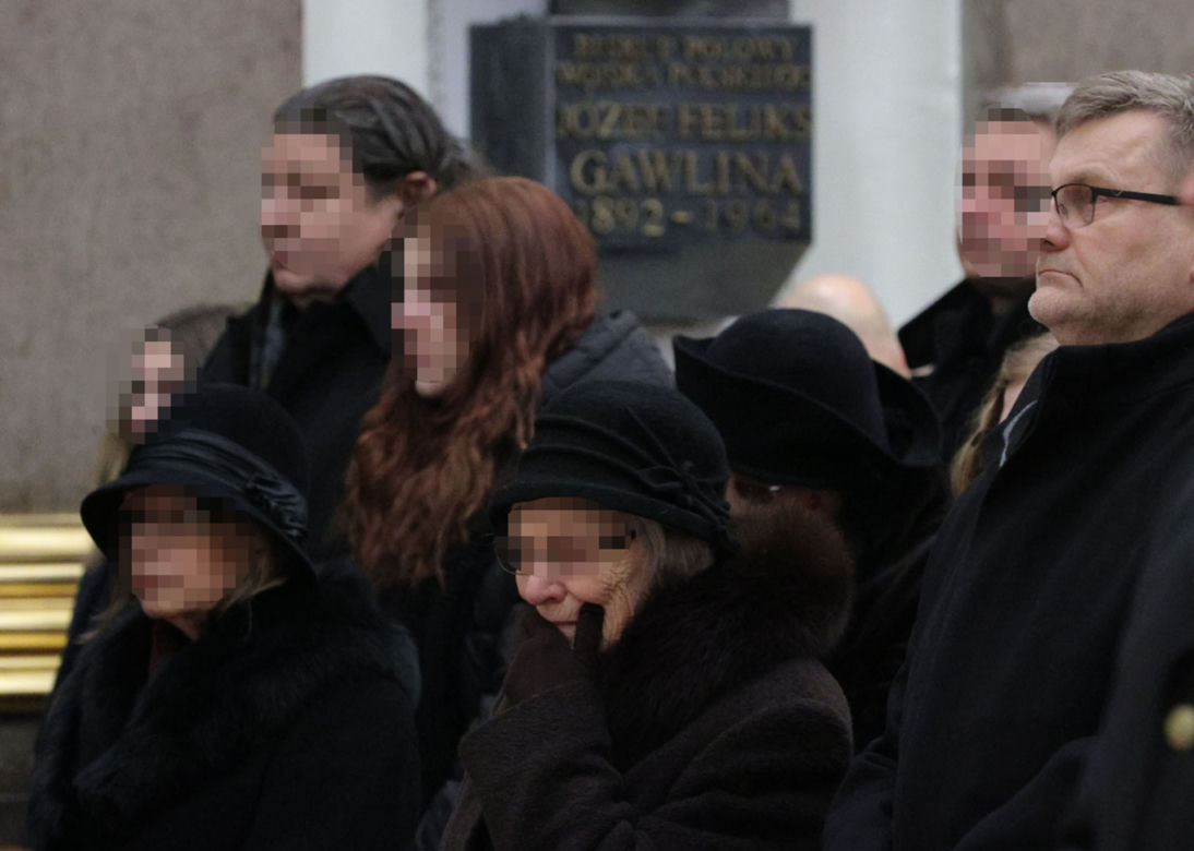 Rodzina opłakuje Mirosława Hermaszewskiego. Pogrzeb generała odbył się w Warszawie