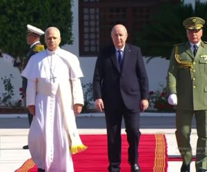 Przystanek- Kamerun. Papieski samolot znów w powietrzu