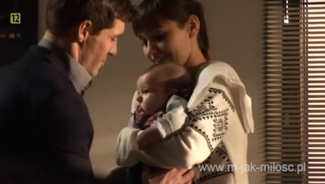 M jak miłość. Marcin (Mikołaj Roznerski), Szymek (Staś Szczypiński), Janka (Joanna Osyda)