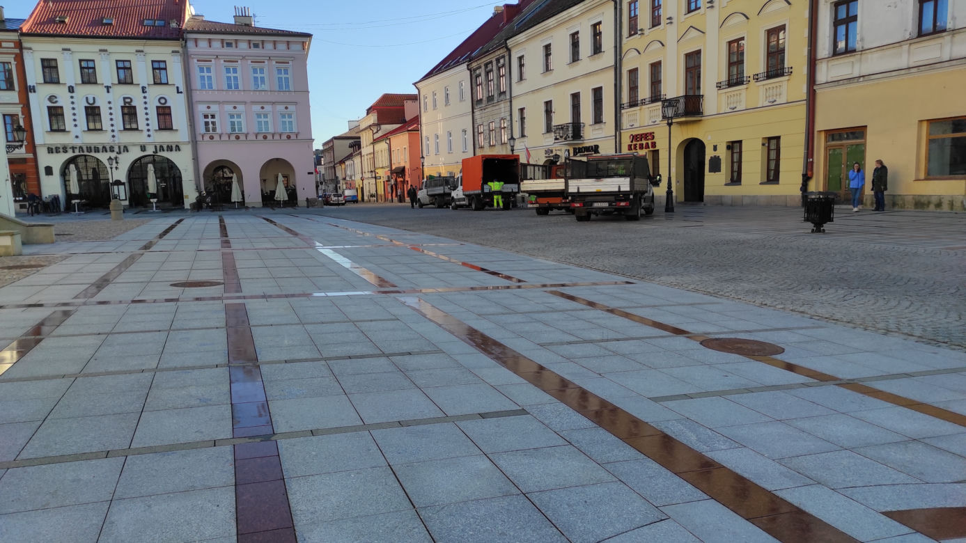 Uszorstnianie płyty tarnowskiego rynku