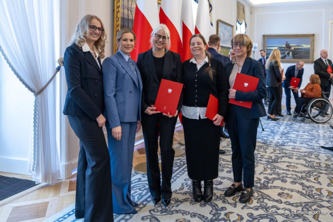 Marta Nawrocka w garniturach