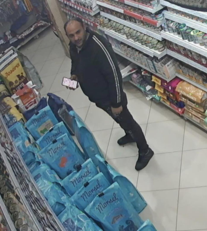 Ci mężczyźni okradki psiaki ze schroniska! Wszystko się nagrało 