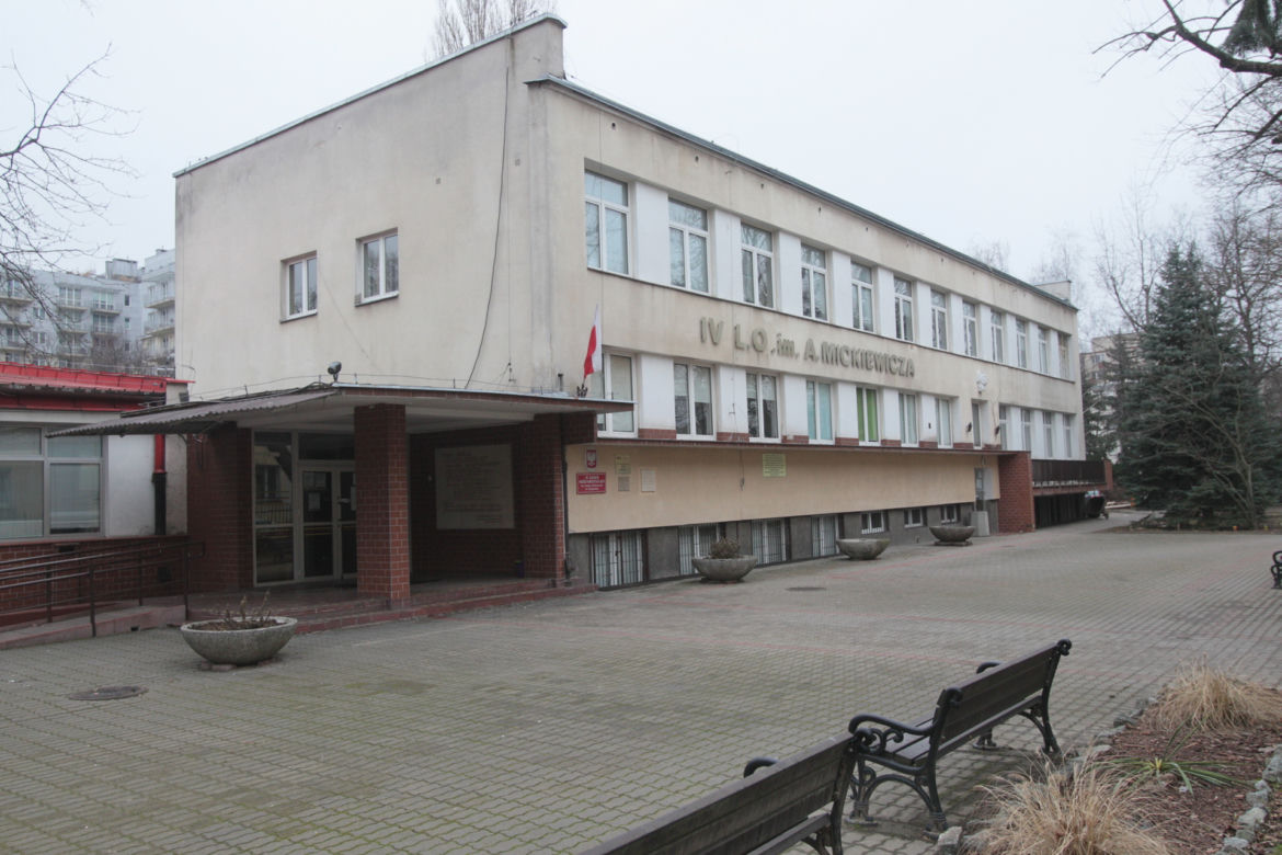 Te szkoły w Warszawie zamknięto przez COVID 