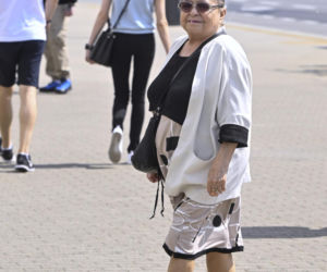 Pogrzeb Stanisławy Celińskiej. Tak się wystroiły gwiazdy. Karolak robił nawet zdjęcia telefonem! Wprowadzają nowy pogrzebowy savoir vivre?